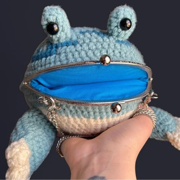Handmade Crochet Blue Speckled Frog Crossbody Purse - Picture 3 of 6